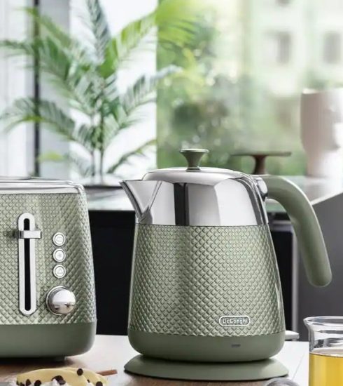 DeLonghi Luminosa rýchlovarná kanvica