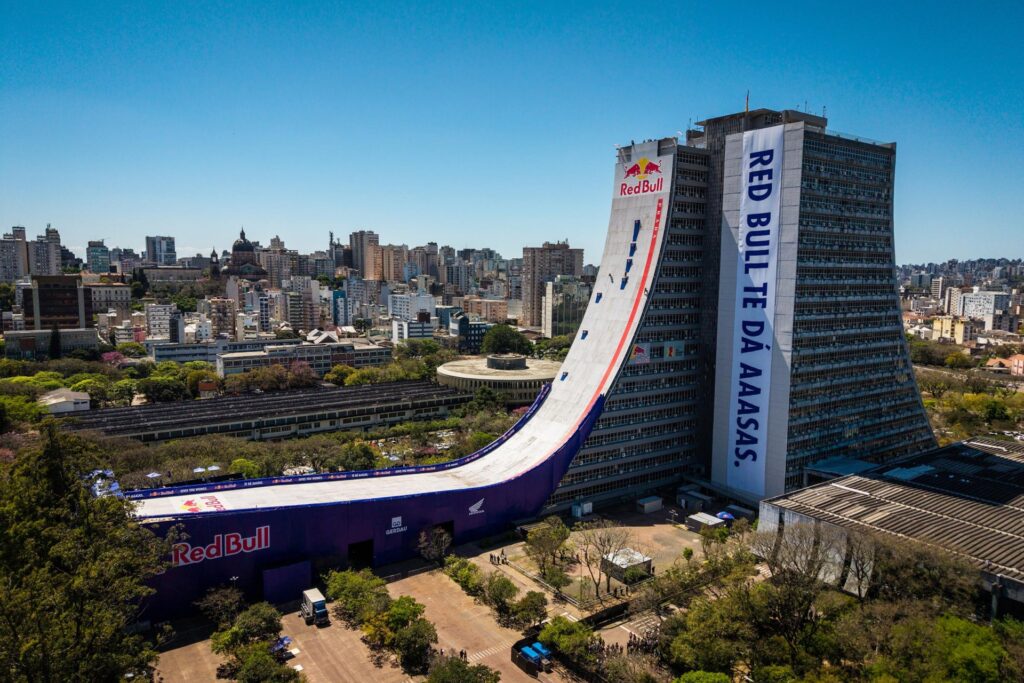 Sandro Dias performs during the Red Bull Building Drop in Porto Alegre, Brazil on September 25, 2025. // Marcelo Maragni / Red Bull Content Pool // SI202509260097 // Usage for editorial use only //