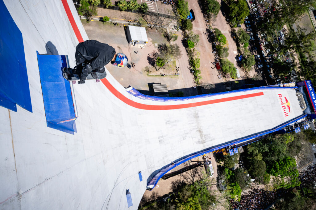 Sandro Dias performs during the Red Bull Building Drop in Porto Alegre, Brazil on September 25, 2025. // Marcelo Maragni / Red Bull Content Pool // SI202509260097 // Usage for editorial use only //