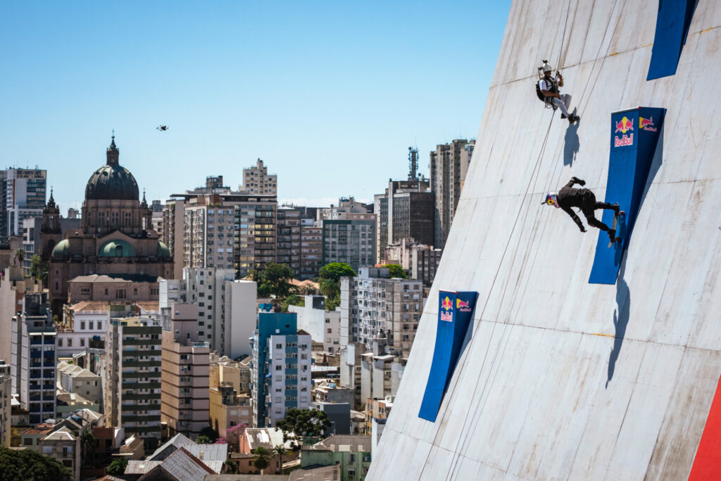 Sandro Dias performs during the Red Bull Building Drop in Porto Alegre, Brazil on September 25, 2025. // Marcelo Maragni / Red Bull Content Pool // SI202509260097 // Usage for editorial use only //