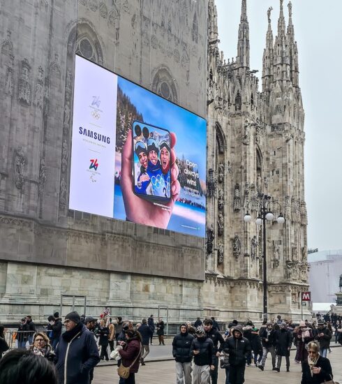 Vonkajšia rekladma Samsung na milánskom dóme