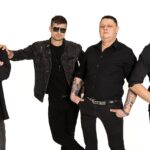 Členovia slovenskej rockovej kapely Volume v zábere z videoklipu k novému singlu Nie sme svätí.