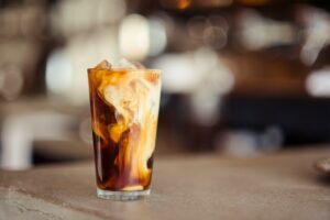 Recept: Kokosová Cold Brew so slaným karamelom